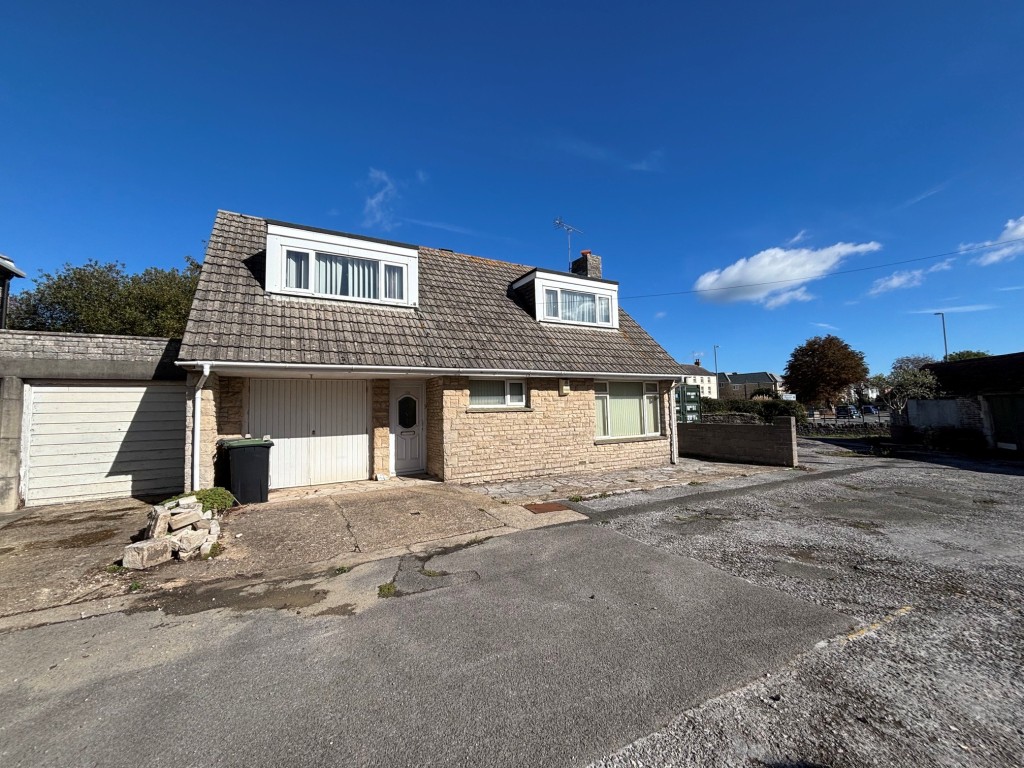 Lot: 134 - DETACHED BUNGALOW - Alternative front photo showing garage